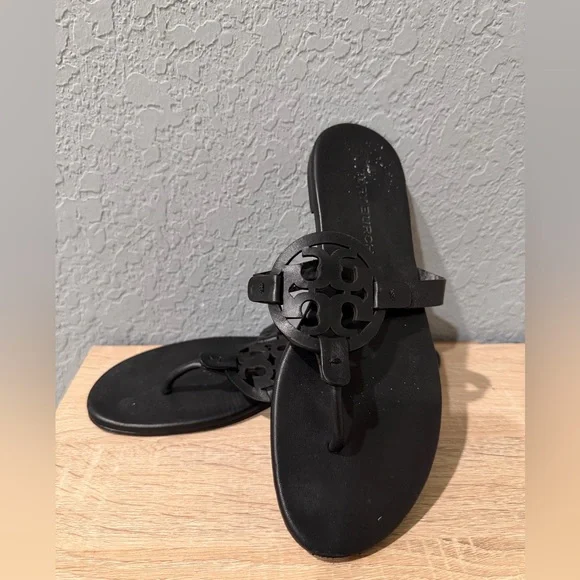 Tory Burch MILLER SOFT SANDAL in PERFECT BLACK sz 9 - Picture 1 of 6